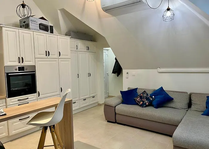 Foeldvarloft Apartament *